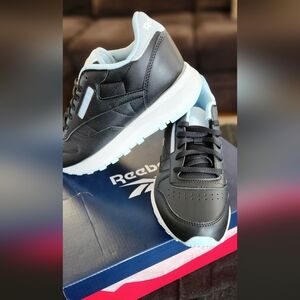 Size 5.5 Youth - Black Reebok
